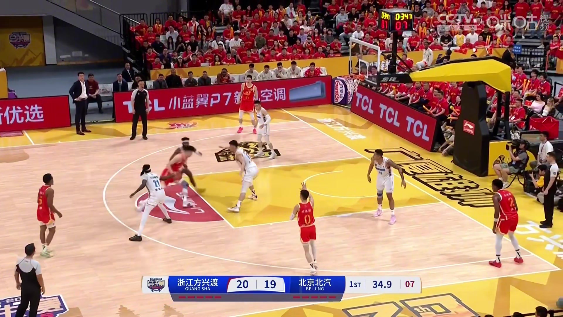吧友怎么看媒体热议今天北京遭遇的争议判罚有点多啊